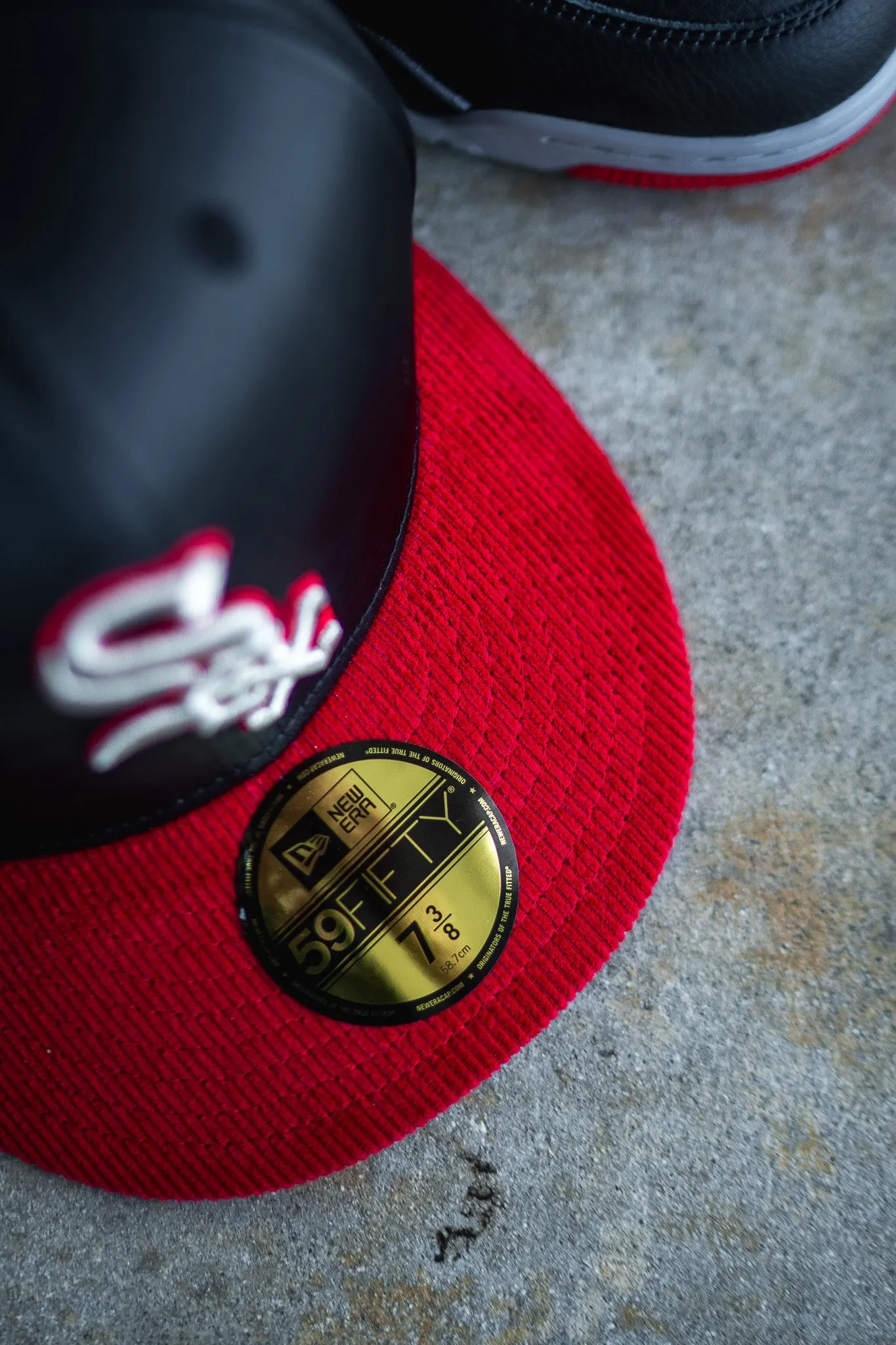 New Era Chicago White Sox Grey UV (Black Satin/Red Corduroy)