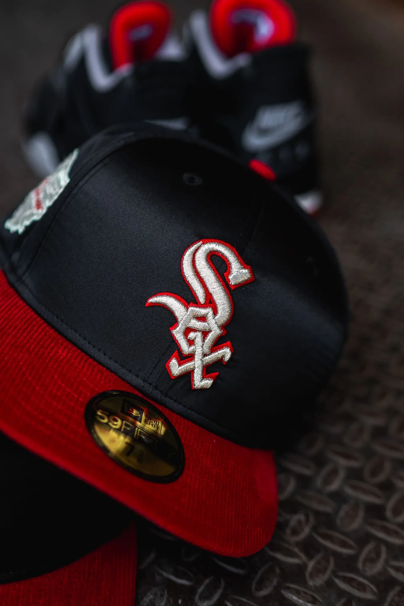 New Era Chicago White Sox Grey UV (Black Satin/Red Corduroy)